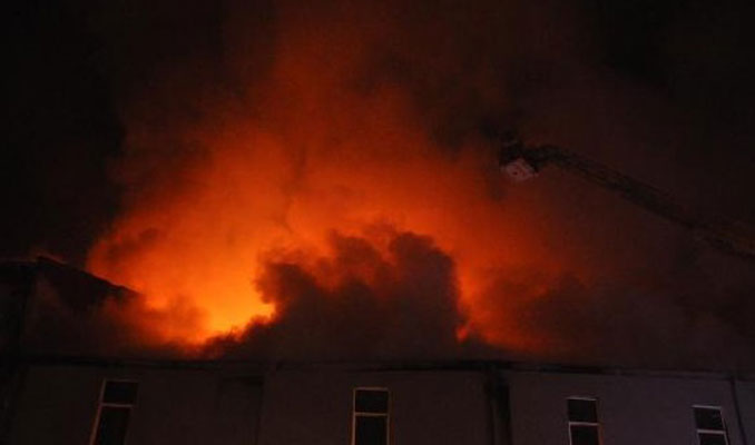 İnegöl Mobilya Sanayii’nde gece yarısı korkutan yangın