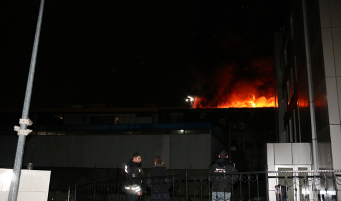 Kağıthane’de bir iş merkezinde korkutan yangın