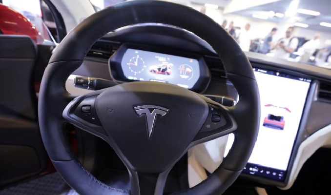 Tesla’dan ucuz trafik sigortası hizmeti