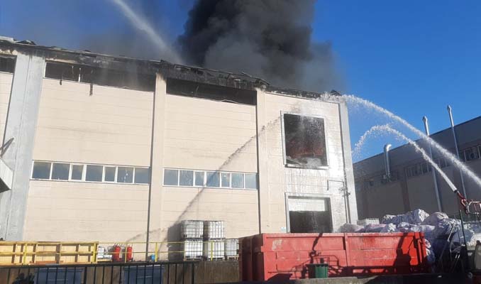 Gebze’de fabrika yangını! Ekipler bölgede