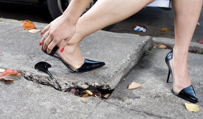 Emsal karar! Mesaide topuklu ayakkabı kazası iş kazası sayılacak
