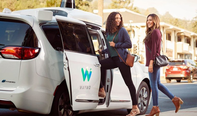 Waymo sürücüsüz taksi hizmetini kullanıcılarına açtı
