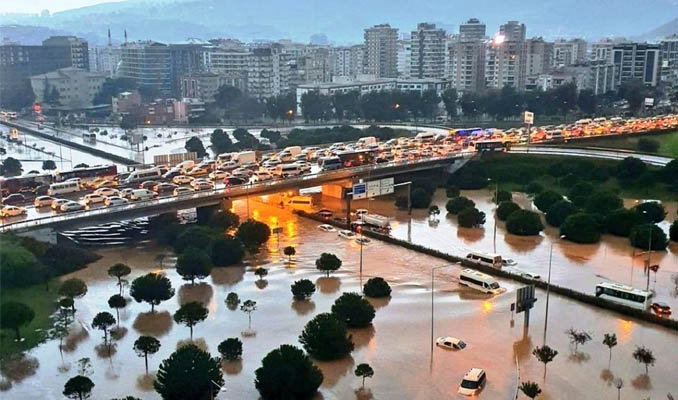 İzmir’deki sel afeti sonrası yaklaşık 3 bin hasar dosyası açıldı