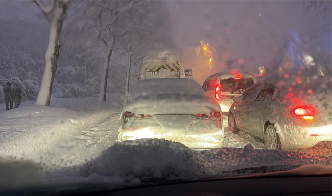 TÜSED kar yağışında aracı hasar gören sürücüleri bilgilendirdi
