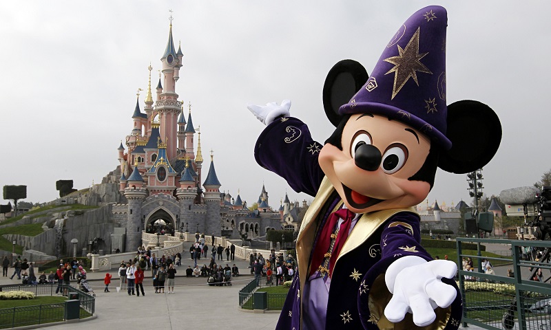 Disneyland kapatıldı, ziyaretçiler mahsur kaldı