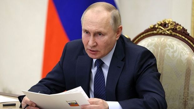 Putin rest çekti: Petrol üretimini kısabiliriz