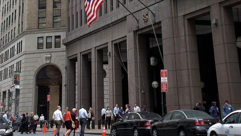 SEC’den 11 Wall Street şirketine 289 milyon dolar ceza