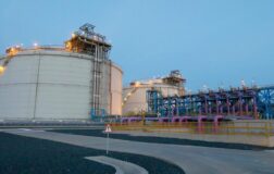 Katar, LNG üretim kapasitesini 142 milyon tona çıkaracak