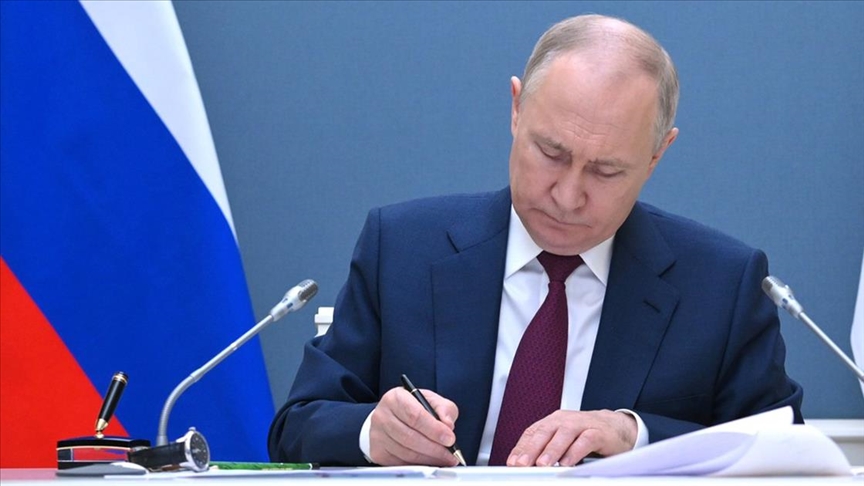 Putin, tavan fiyat uygulayan ülkelere petrol satışına yönelik yasağı uzattı
